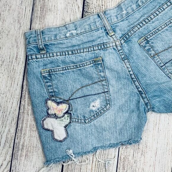 Bongo Distressed Floral Cut Off Denim Jean Shorts - Picture 5 of 6